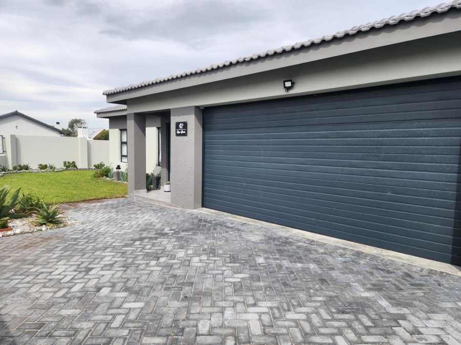 4 Bedroom Property for Sale in Franskraal Western Cape